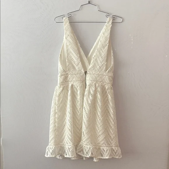 Sugarlips White Eyelet V-Neck Ruffle Hem Mini Dress Small - Picture 2 of 4
